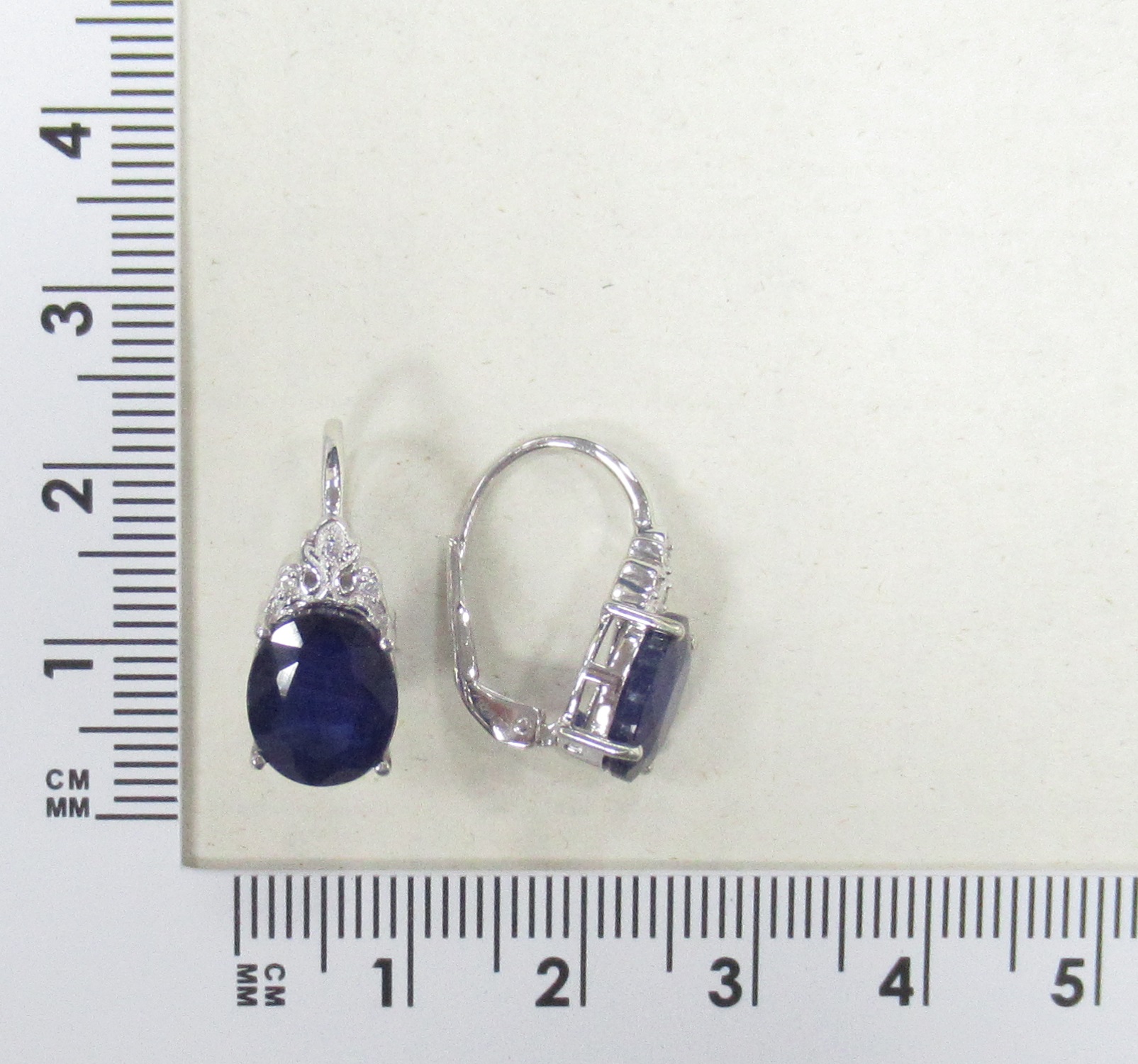 Серебряные серьги 925 пробы; вставки 2 Сапфир U/2 7,1 ct; 6 Куб. Цирконий бесцв. 0,03 ct;